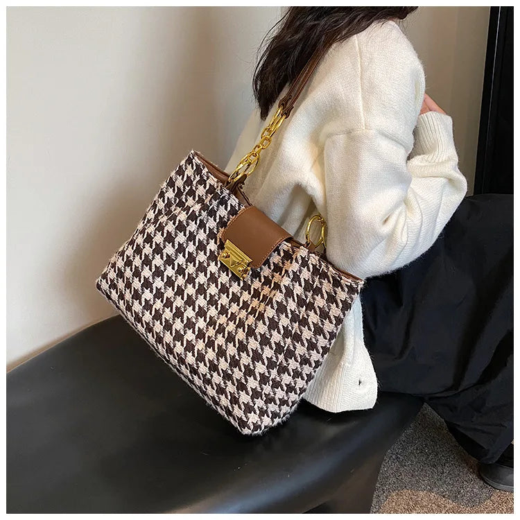 **Title:**  
Large Houndstooth Tote Bag