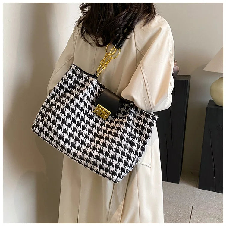 **Title:**  
Large Houndstooth Tote Bag