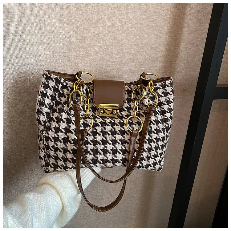 **Title:**  
Large Houndstooth Tote Bag