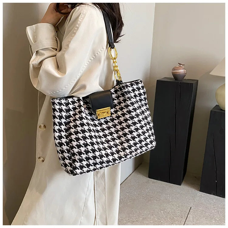 **Title:**  
Large Houndstooth Tote Bag