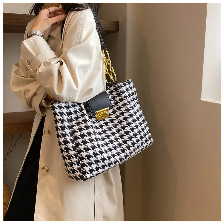 **Title:**  
Large Houndstooth Tote Bag