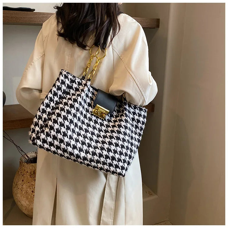 **Title:**  
Large Houndstooth Tote Bag