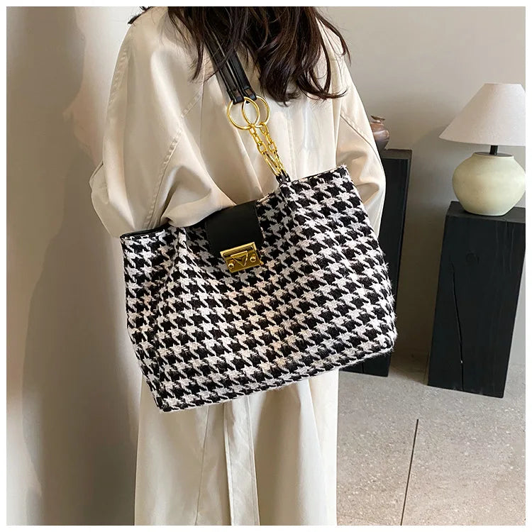 **Title:**  
Large Houndstooth Tote Bag