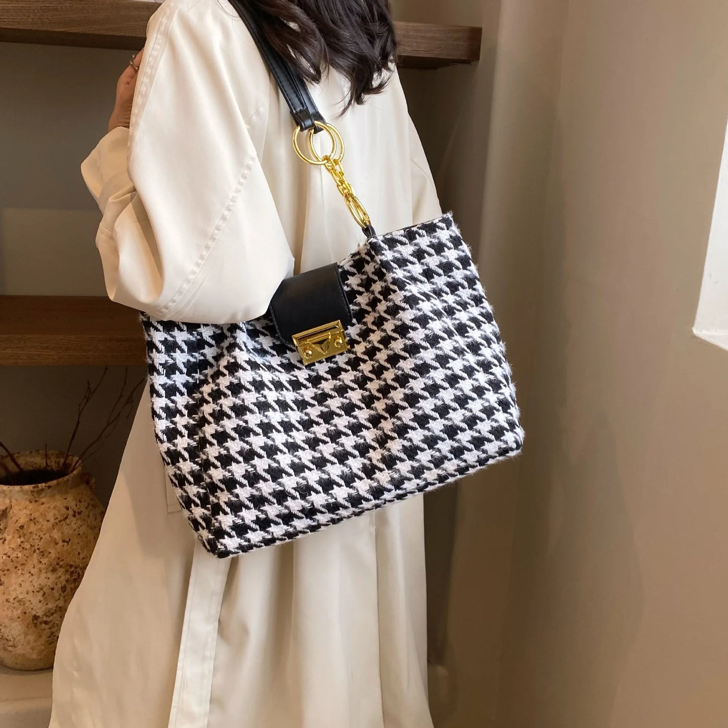 **Title:**  
Large Houndstooth Tote Bag