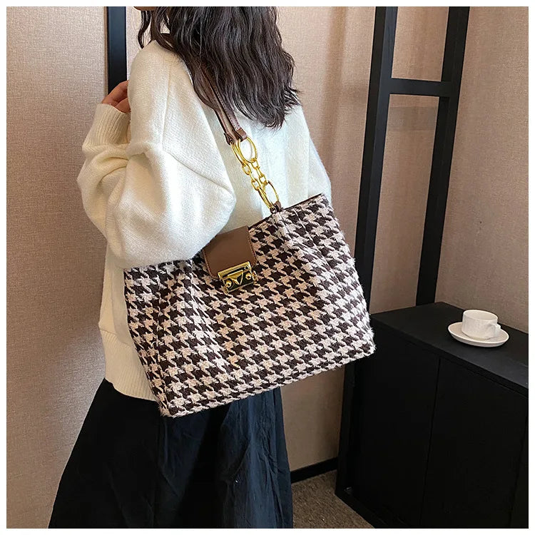 **Title:**  
Large Houndstooth Tote Bag