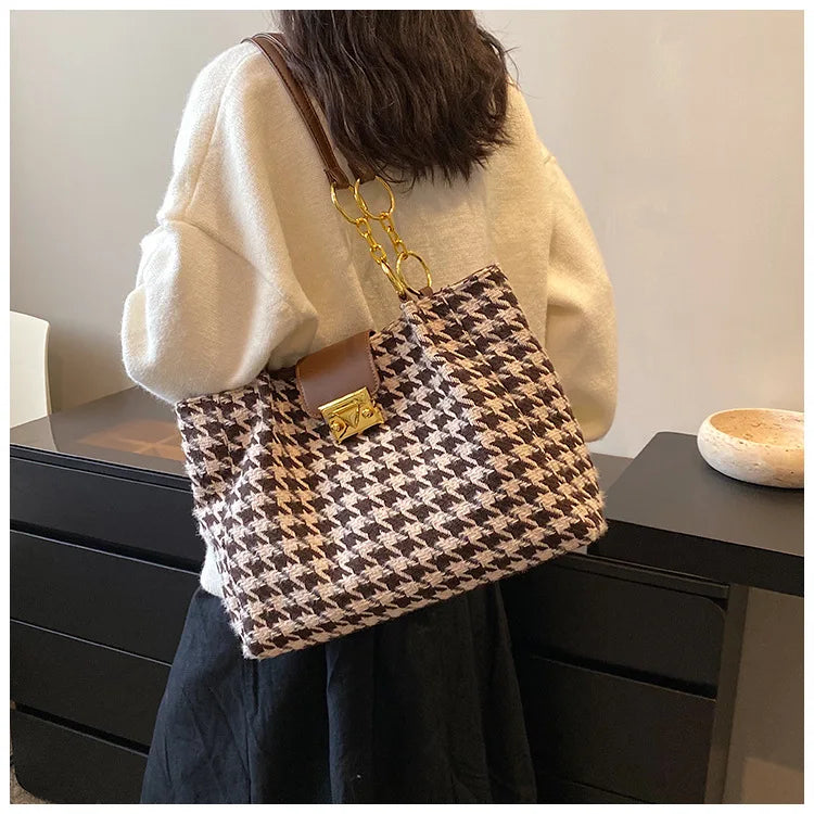 **Title:**  
Large Houndstooth Tote Bag