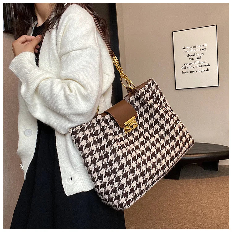 **Title:**  
Large Houndstooth Tote Bag