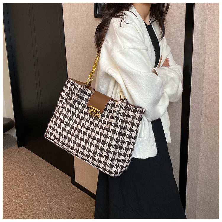 **Title:**  
Large Houndstooth Tote Bag