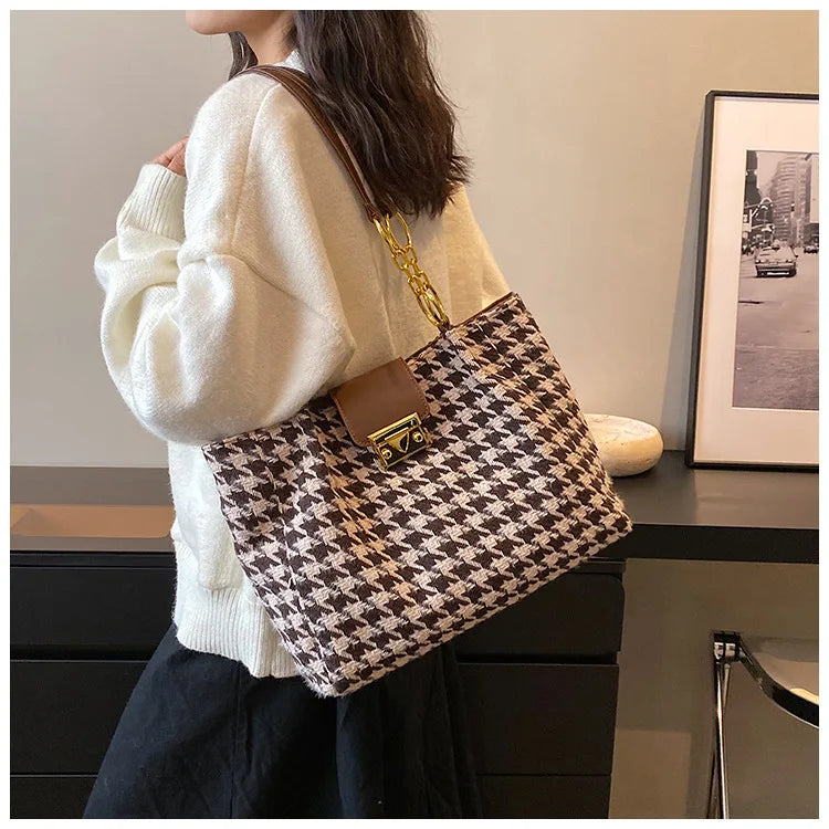 **Title:**  
Large Houndstooth Tote Bag