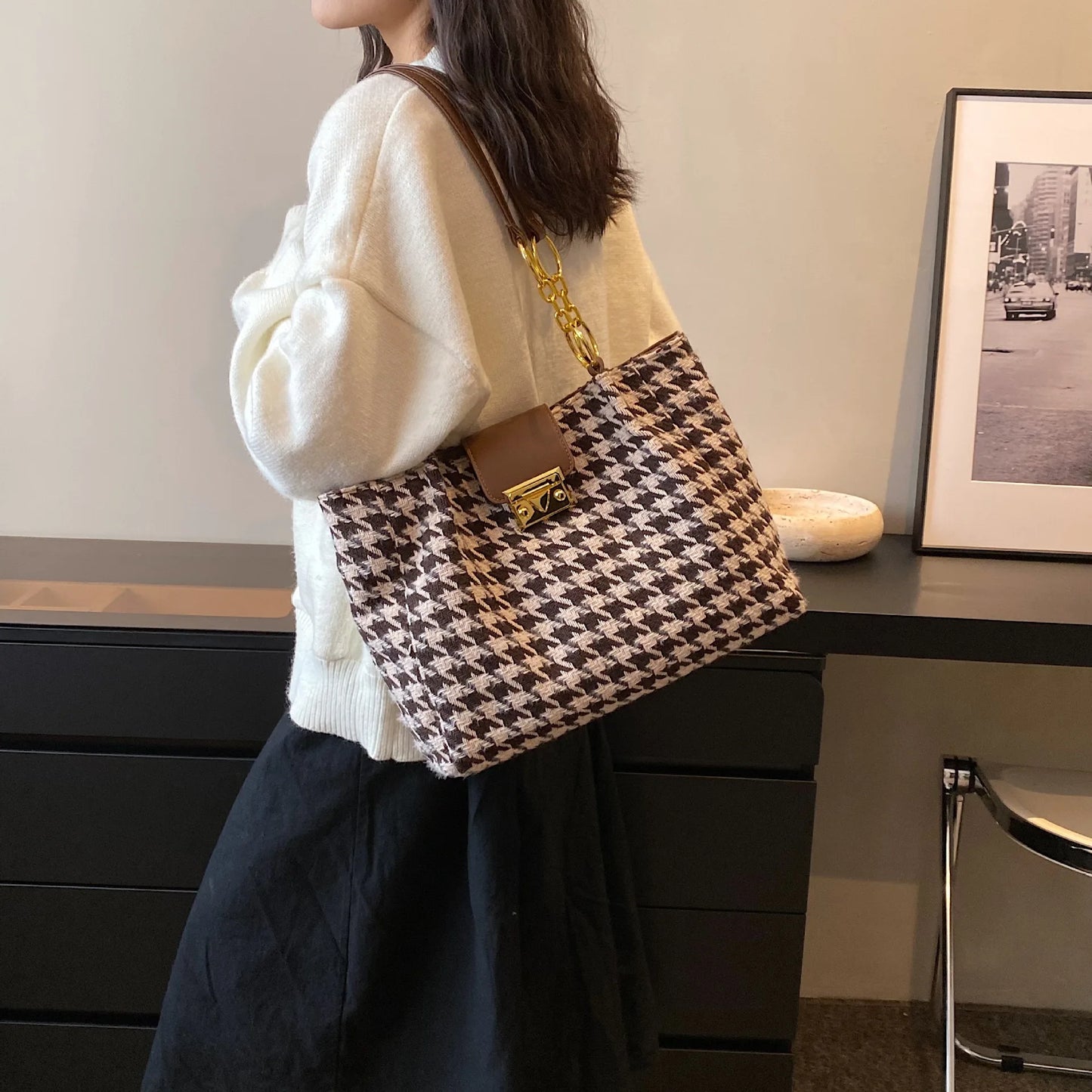 **Title:**  
Large Houndstooth Tote Bag