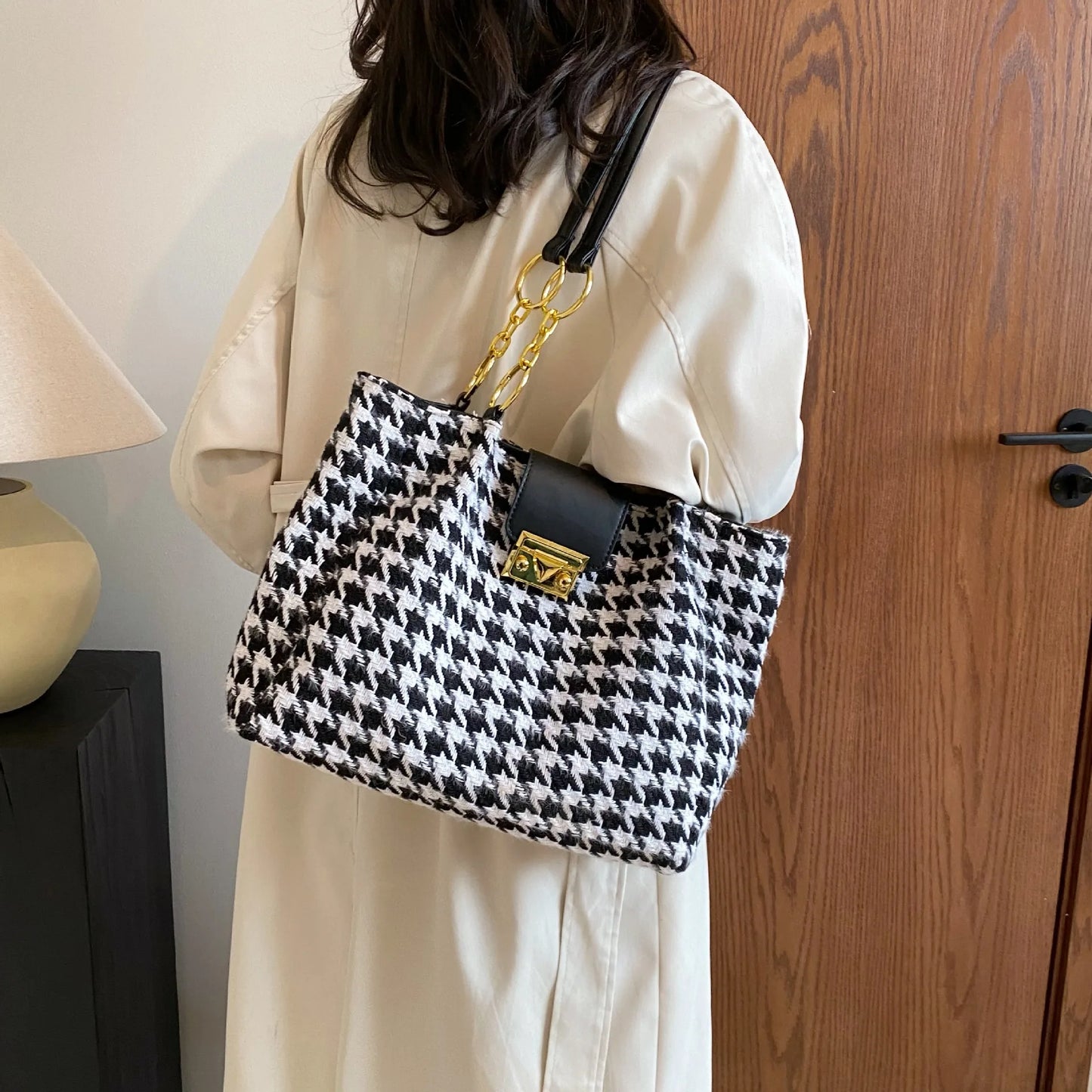 **Title:**  
Large Houndstooth Tote Bag